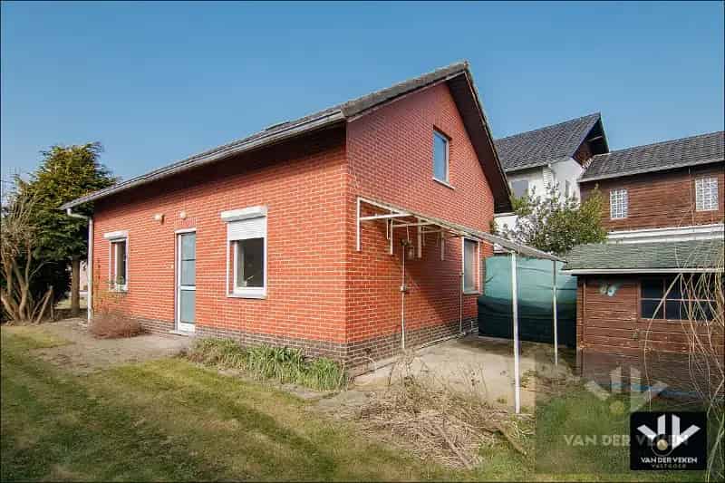 Huis te koop Diepenbeek: renovatieproject met mogelijkheden
