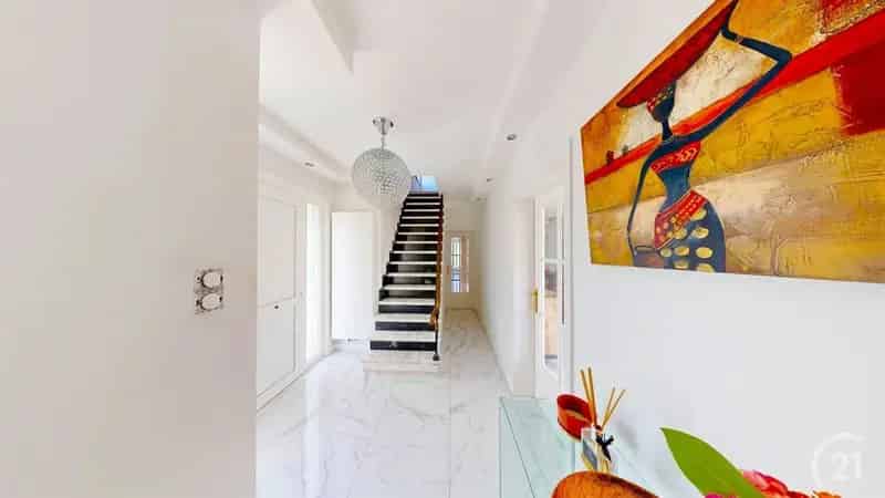 Gerenoveerde woning met 5 slaapkamers te huur