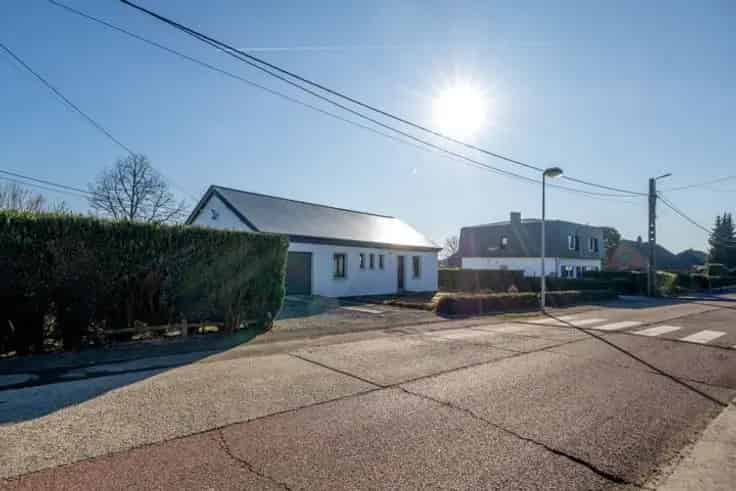 Bungalow Te Koop  Renovatieproject met Potentie