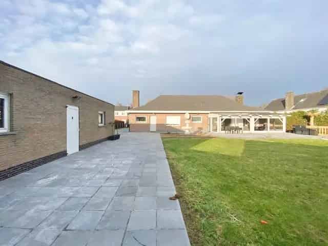 Te renoveren bungalow in Zulte met veel potentieel