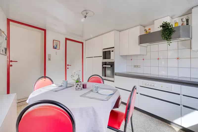 Te renoveren woning met handelspand te koop Zulte