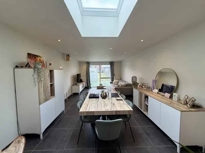 Gerenoveerde Rijwoning met Garage te Koop