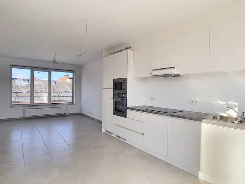 Jong 1 Slaapkamer Appartement Ruim Terras Nabij Centrum