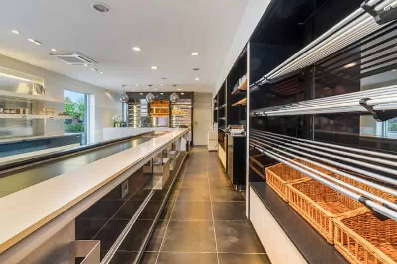 Kantoor te koop Izegem - Bakkerij met goede verbindingen