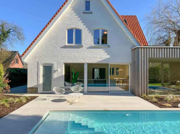 Luxe villa kopen met zwembad en ruime tuin