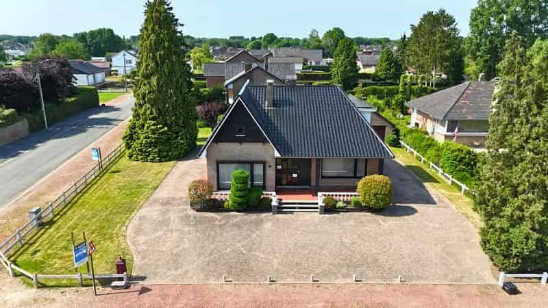 Huis te koop Opgrimbie: Ruime woning met tuin en garage
