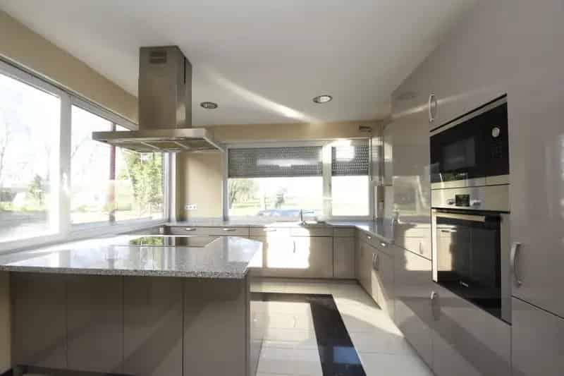 Huis te huur Burcht: 4 slaapkamers te renoveren