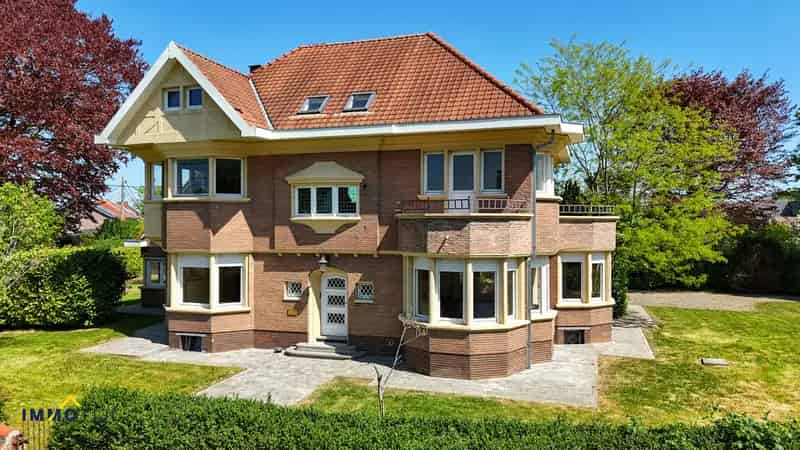 Unieke villa met authentieke charme in het hart van Wieze!