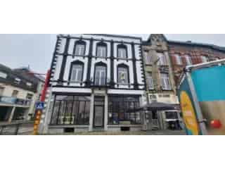 Handelspand te Koop Neufchateau - 2 Appartementen Mogelijk