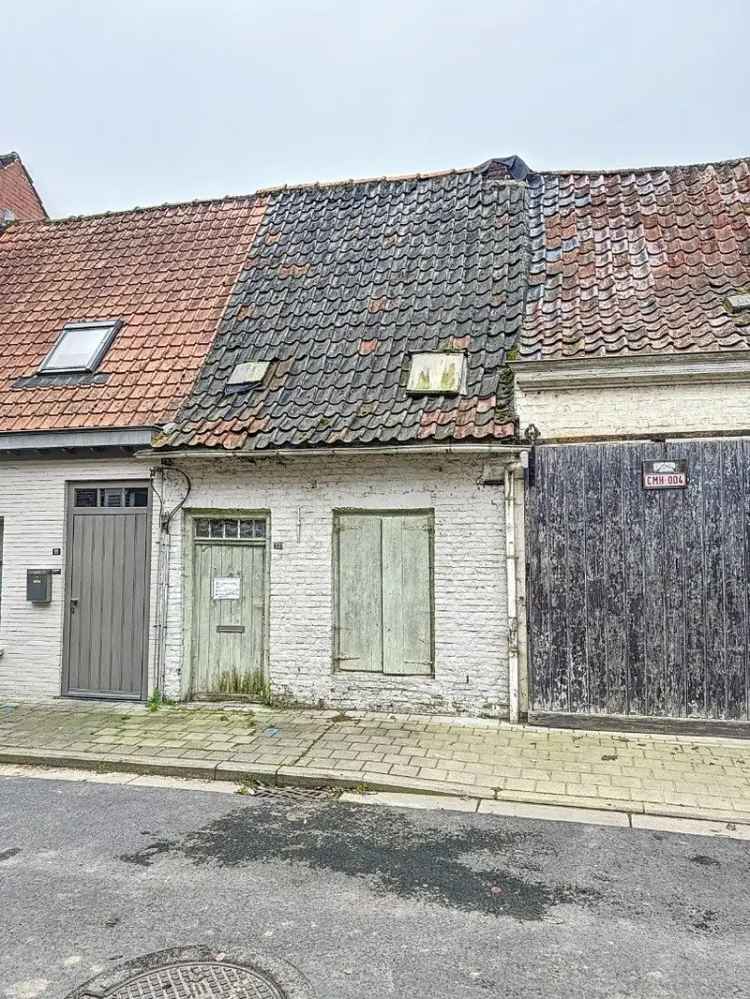 Volledig te renoveren woning te Watou