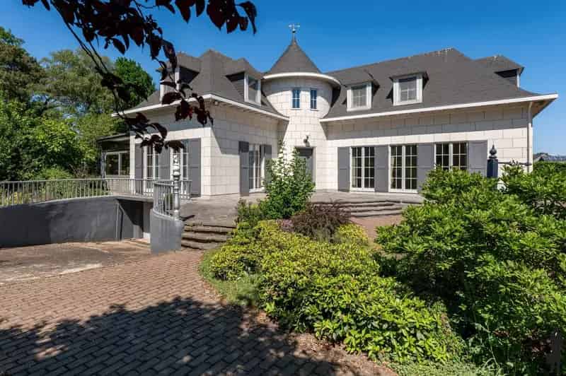 Uitzonderlijke Villa Nabij Groen 2785m²