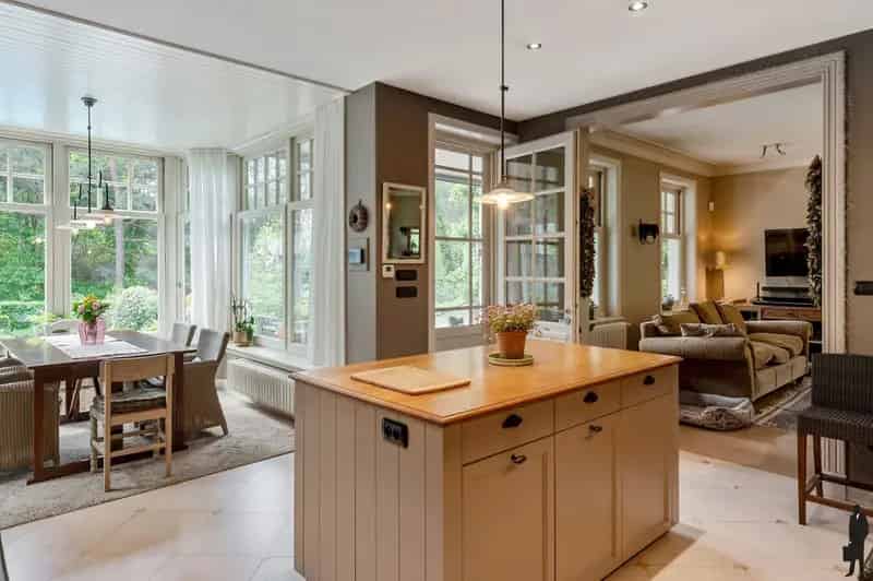 Engelse Cottagevilla met Orangerie Zwembad en Bouwgrond