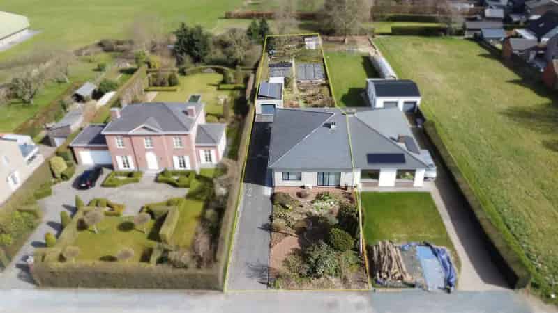 Instapklare woning, 3 kamers, prachtige tuin op 13 are!