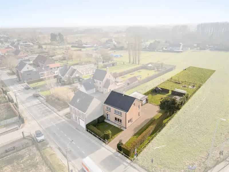 Te renoveren halfopen bebouwing 1851m²