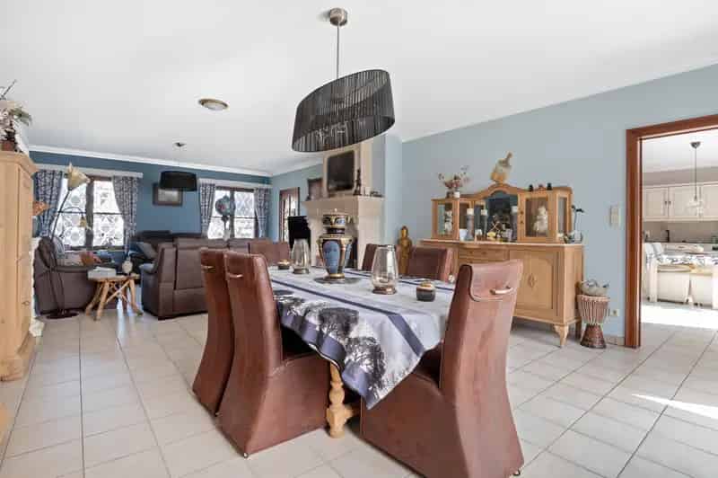 Huis te huur: Ruime 3 Slaapkamer Villa met Tuin en Garage