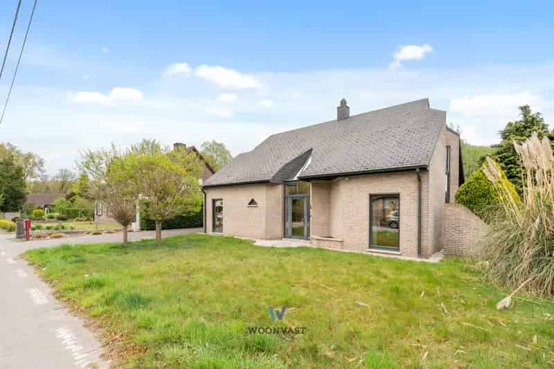 Huis te koop: Ruime 5 Slaapkamers, 2 Badkamers, Garage, Energiezuinig