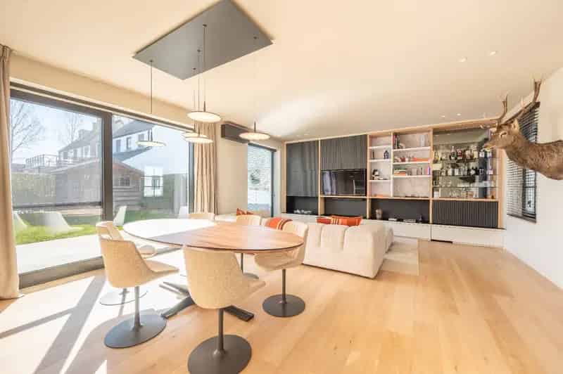 Modern ingerichte woning te Ramskapelle met garage en tuin
