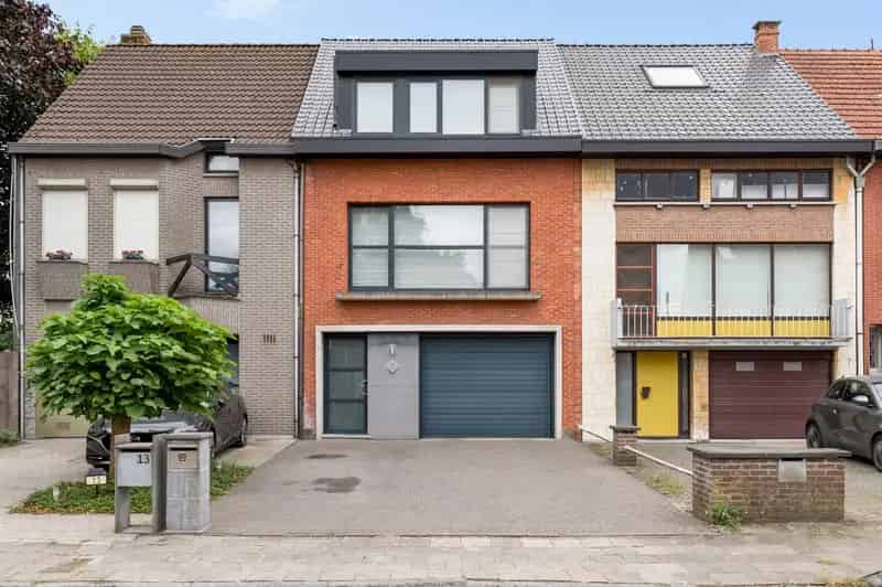 Instapklare woning met 2 slpk's, garage, oprit en zuid tuin