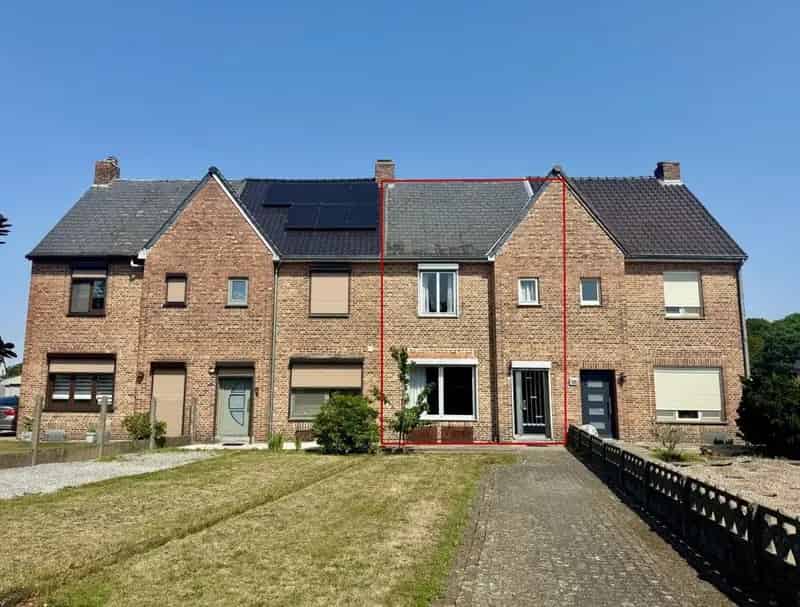 KARAKTERVOLLE, TE RENOVEREN WONING (G.B.)