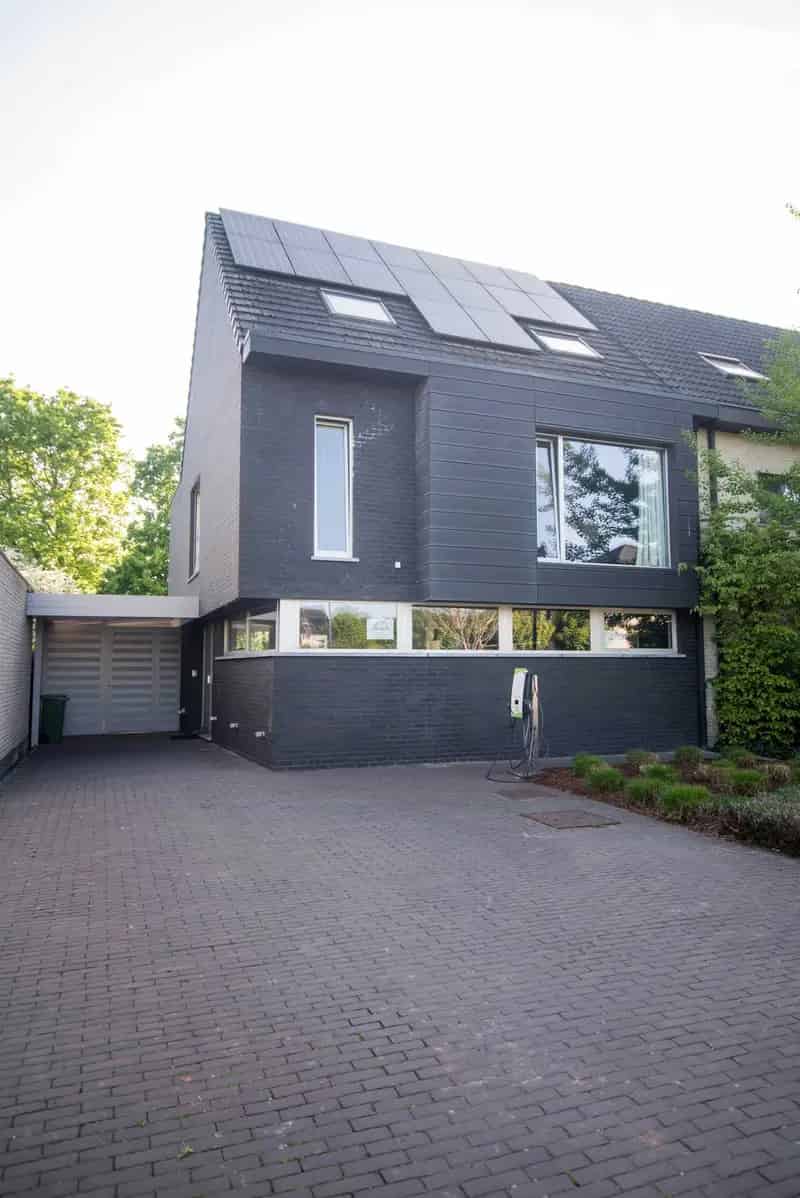 Moderne HOB te Kontich 4 slaapkamers 2 badkamers grote tuin 44 zonnepanelen