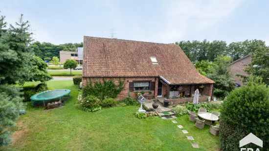 Te koop mooie open bebouwing Beringen met 5 slaapkamers en tuin