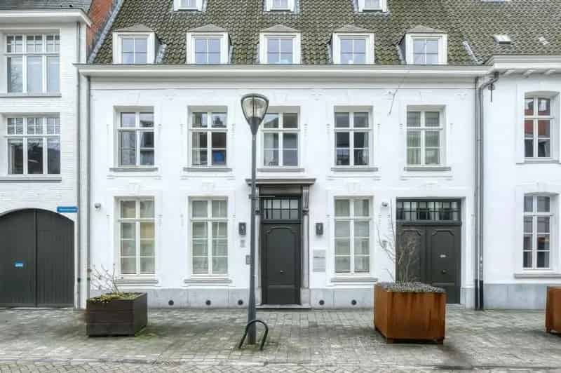 Kantoorruimte Oud Turnhout:  Herenhuis met 17 kantoren