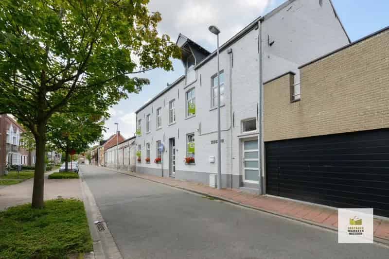 Huis te koop Roeselare: gerenoveerd handelspand met woning en tuin