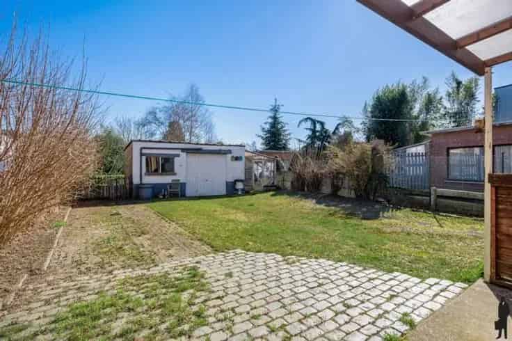Huis Te Koop Te renoveren HOB met garage Hove