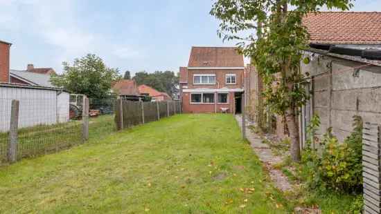 Te renoveren woning met loods van 420 m² in Wielsbeke