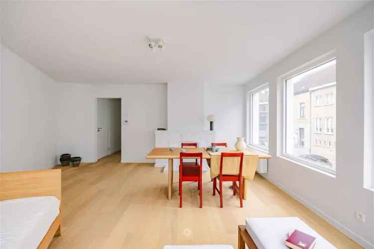 Gerenoveerd 2-kamerappartement met trendy-look op een toplocatie