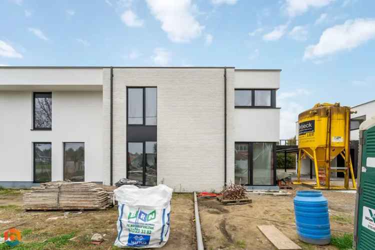 Koop huis in Putte met 4 slaapkamers en carport