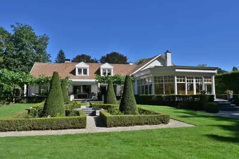 Exclusieve Villa met Parktuin en Zwembad te Koop