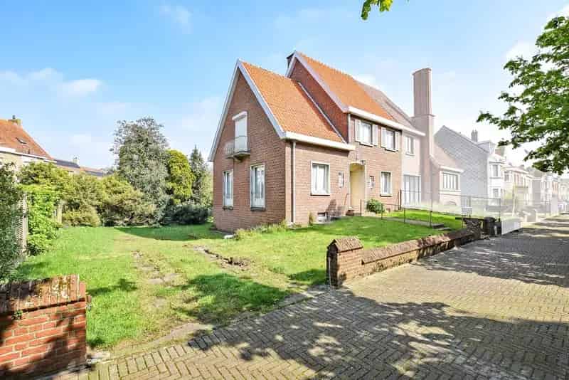 Te renoveren woning Nieuwpoort 511m² tuin garage