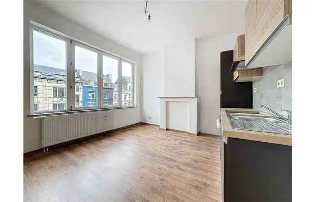 Te Huur: 4 Slaapkamer Duplex Appartement Charleroi