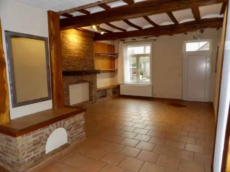 Huis Te Koop: Geheel gerenoveerde woning met 3 slaapkamers