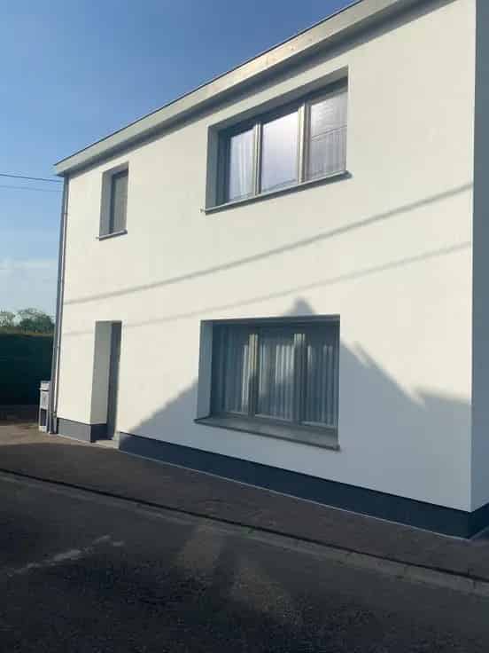 Huis Te Koop: Open Bebouwing met Grote Tuin en Garage