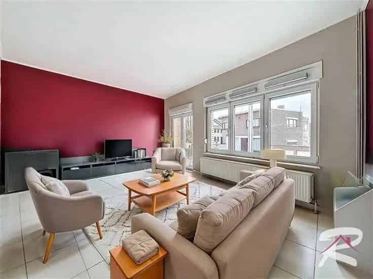Te Koop: 2 Slaapkamers Huis met Garage en Tuin