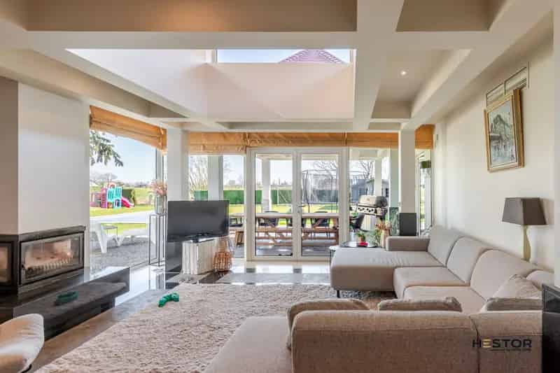 Huis te koop Tielrode: Instapklare villa met zwembad