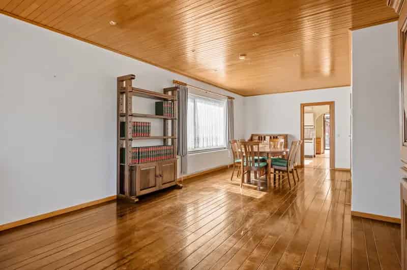 Huis te koop: 3 slaapkamers, garage, tuin 1121m²
