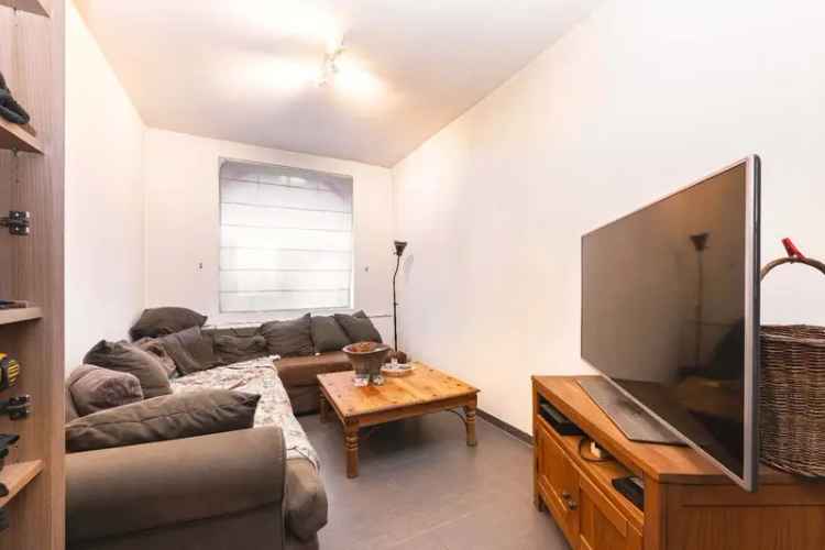 Renovatie 2013 Halfopen Stad woning 3 slaapkamers Tuin