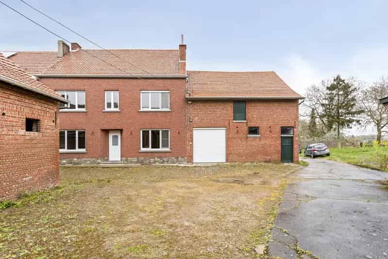 Huis te koop: Te renoveren hoeve met 3 slaapkamers en stallingen