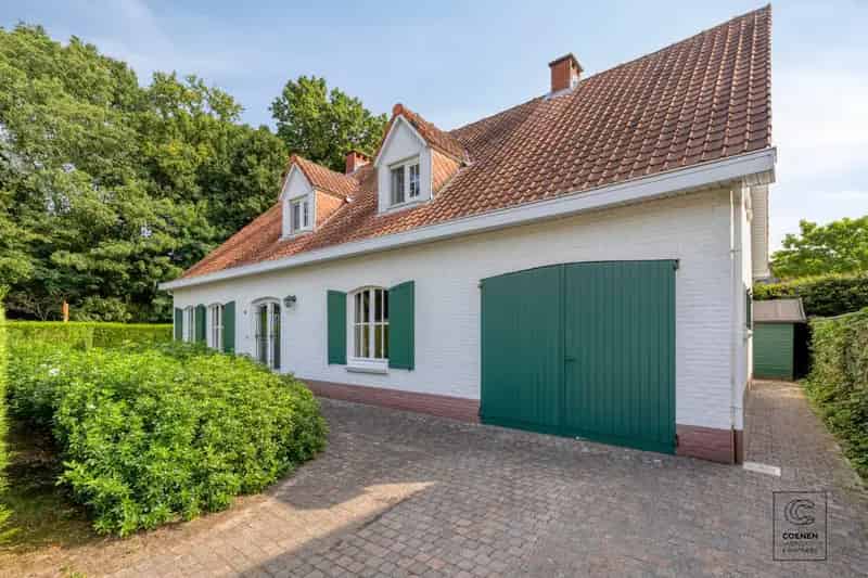 Te renoveren woning Schilde 4 slaapkamers 227m²