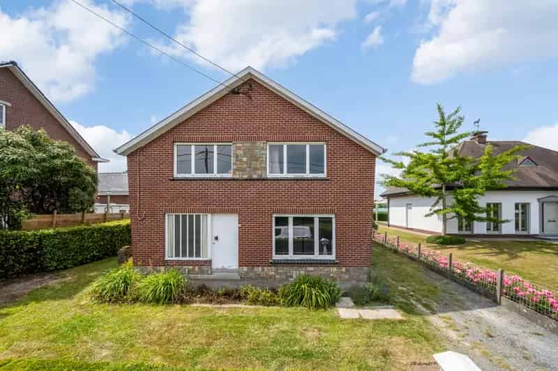 Huis te Koop Munkzwalm - Ruime woning met 4 slaapkamers en tuin