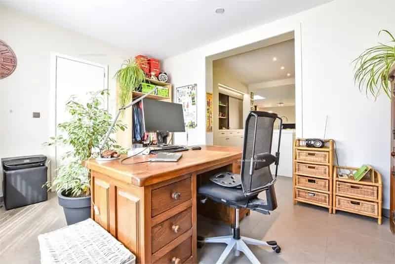 Gerenoveerde woning met 4 5 slaapkamers en 2 garages te Diksmuide