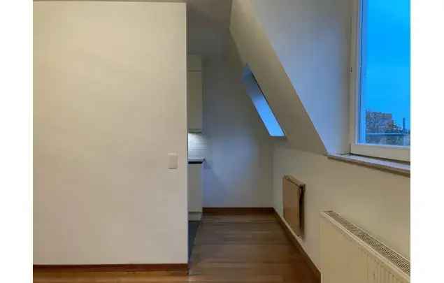 Huur 3 slaapkamer appartement van 120 m² in Brussels