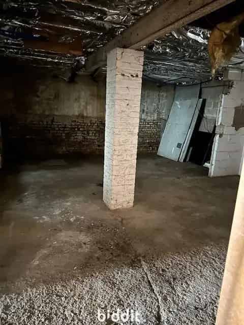 Te renoveren gebouw met atelier Sint-Genesius-Rode
