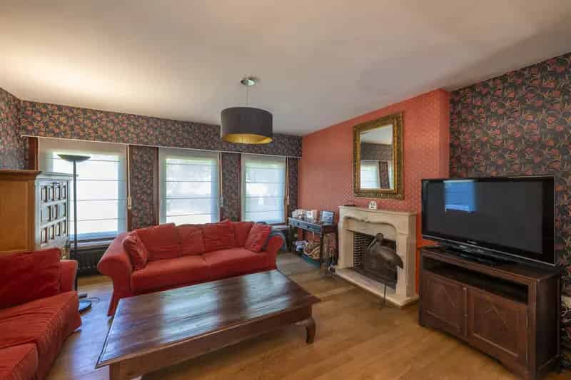 Te renoveren villa 570m² met zwembad en 6 slaapkamers