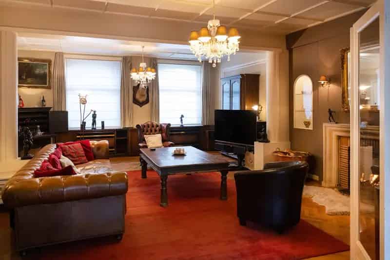 Ruim Herenhuis met Jacuzzi te Koop in Wakken
