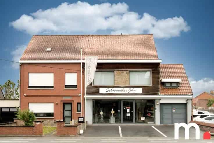 Handelshuis met Woonst te Koop 220m²