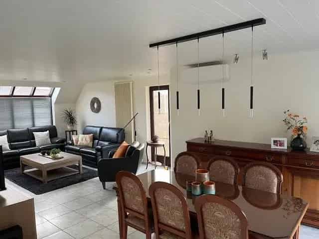 Ruime woning 880m2 vlakbij natuur